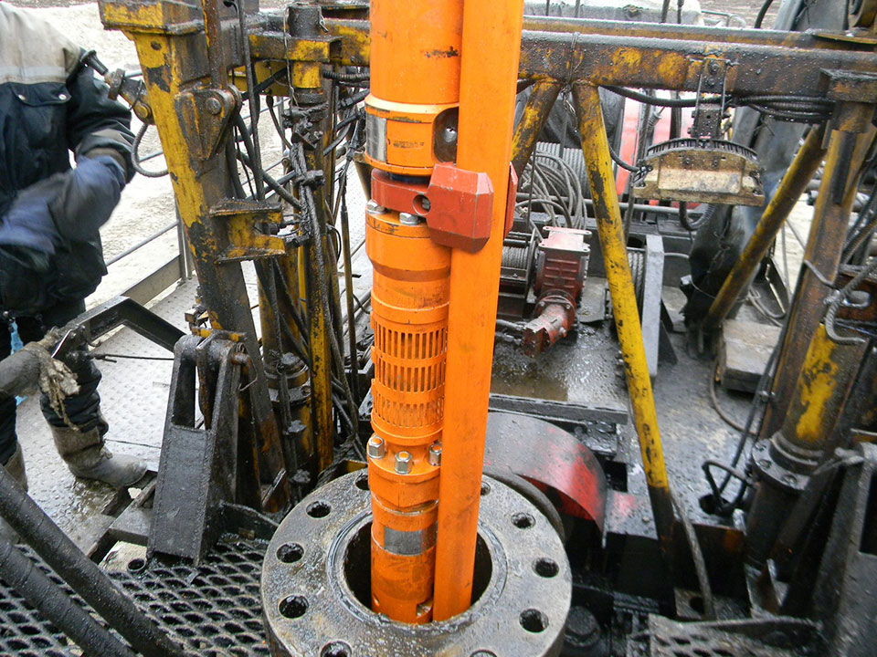 Imagen de torre de instalación de sistemas duales de producción con BES